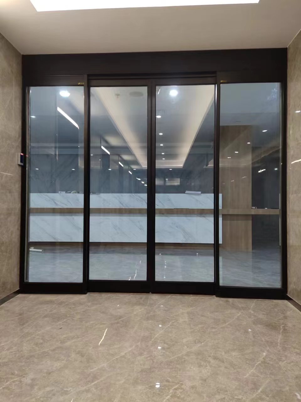 建湖县玻璃伸缩门