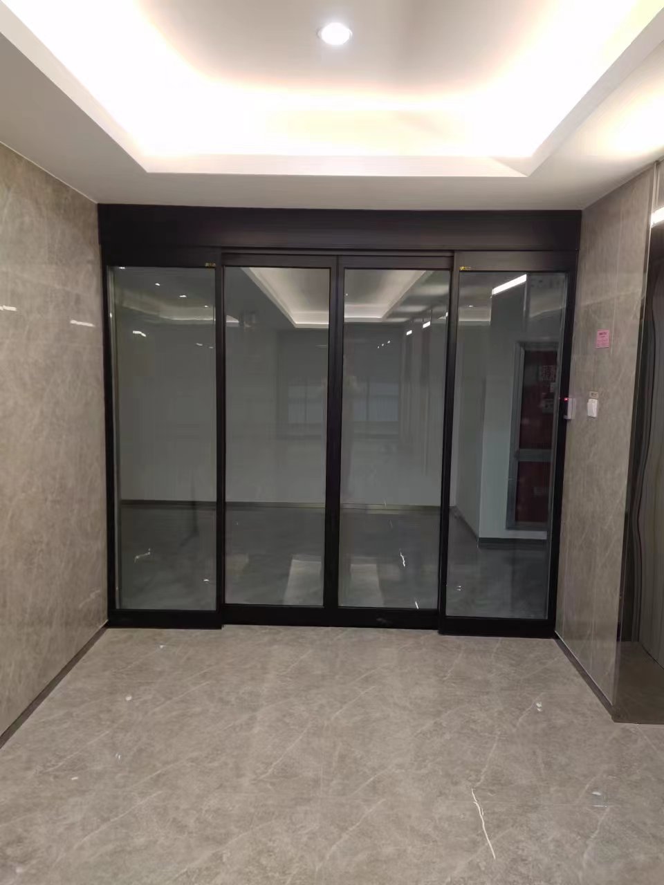 建湖县玻璃伸缩门